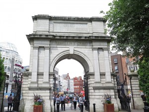 Fusilier's Arch at the northwest corner of St. Stephen's Green