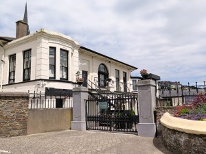 Side view of White Star Line offices